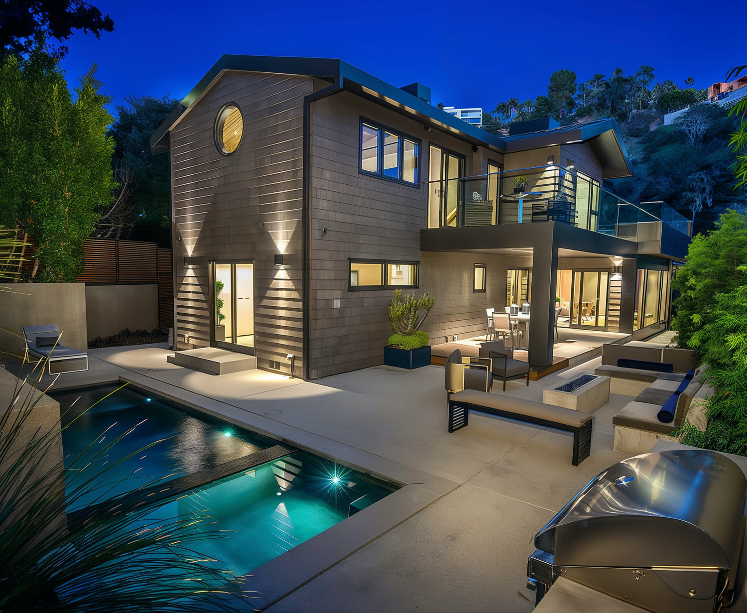 crazyluxuryhomes.com