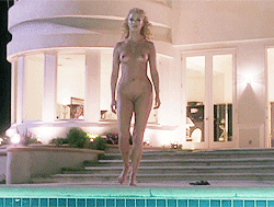tumblr_mf2f7244j31s0wjhbo5_r1_250.gif