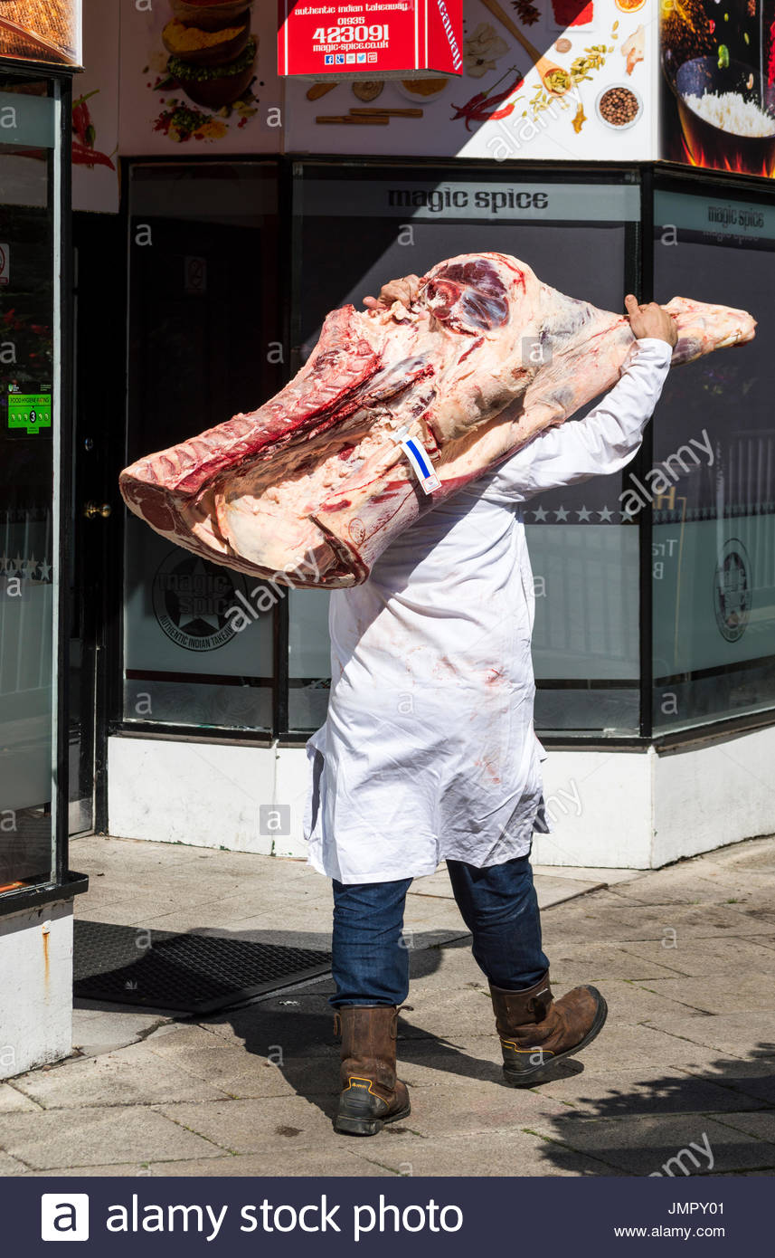 man-carrying-a-side-of-beef-over-his-shoulder-yeovil-somerset-england-JMPY01.jpg