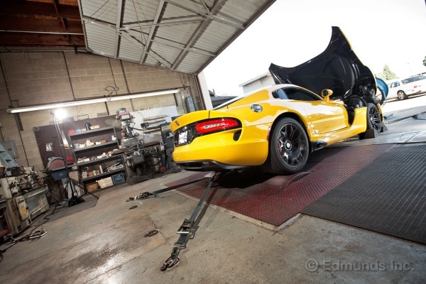 2013_srt_viper_r34_fe_12111241_600.jpg