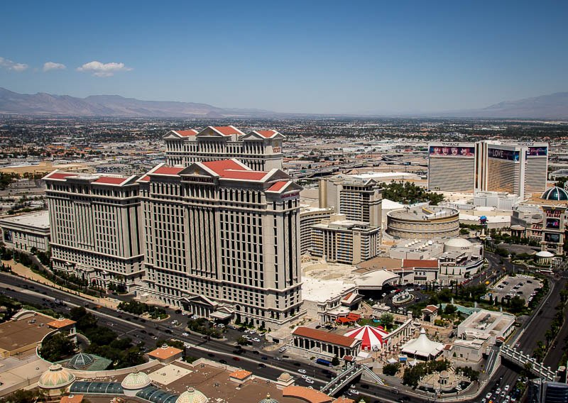 Las_Vagas_Strip_from_Eifel_Tower-2.jpg