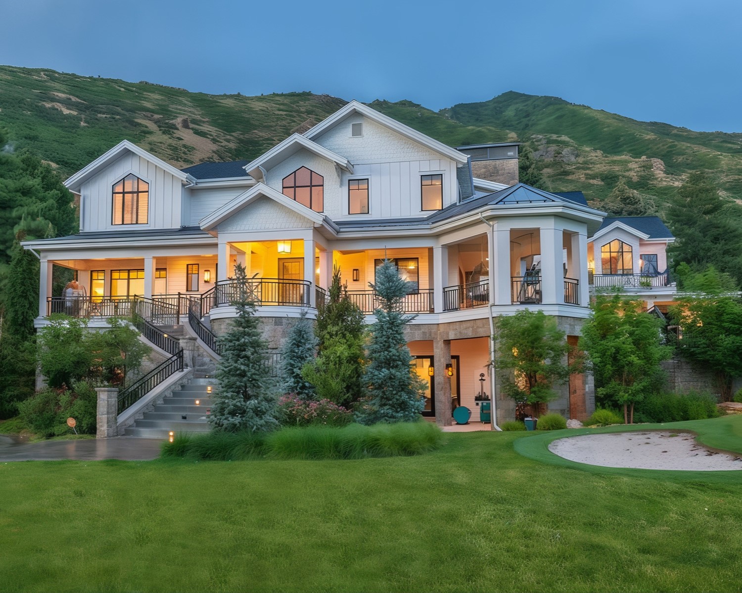 crazyluxuryhomes.com