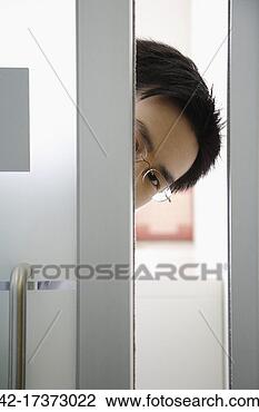 man-peeking-around_~42-17373022.jpg