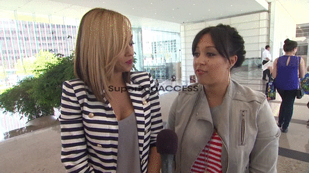 Mowry_Twins_At_LAX.gif