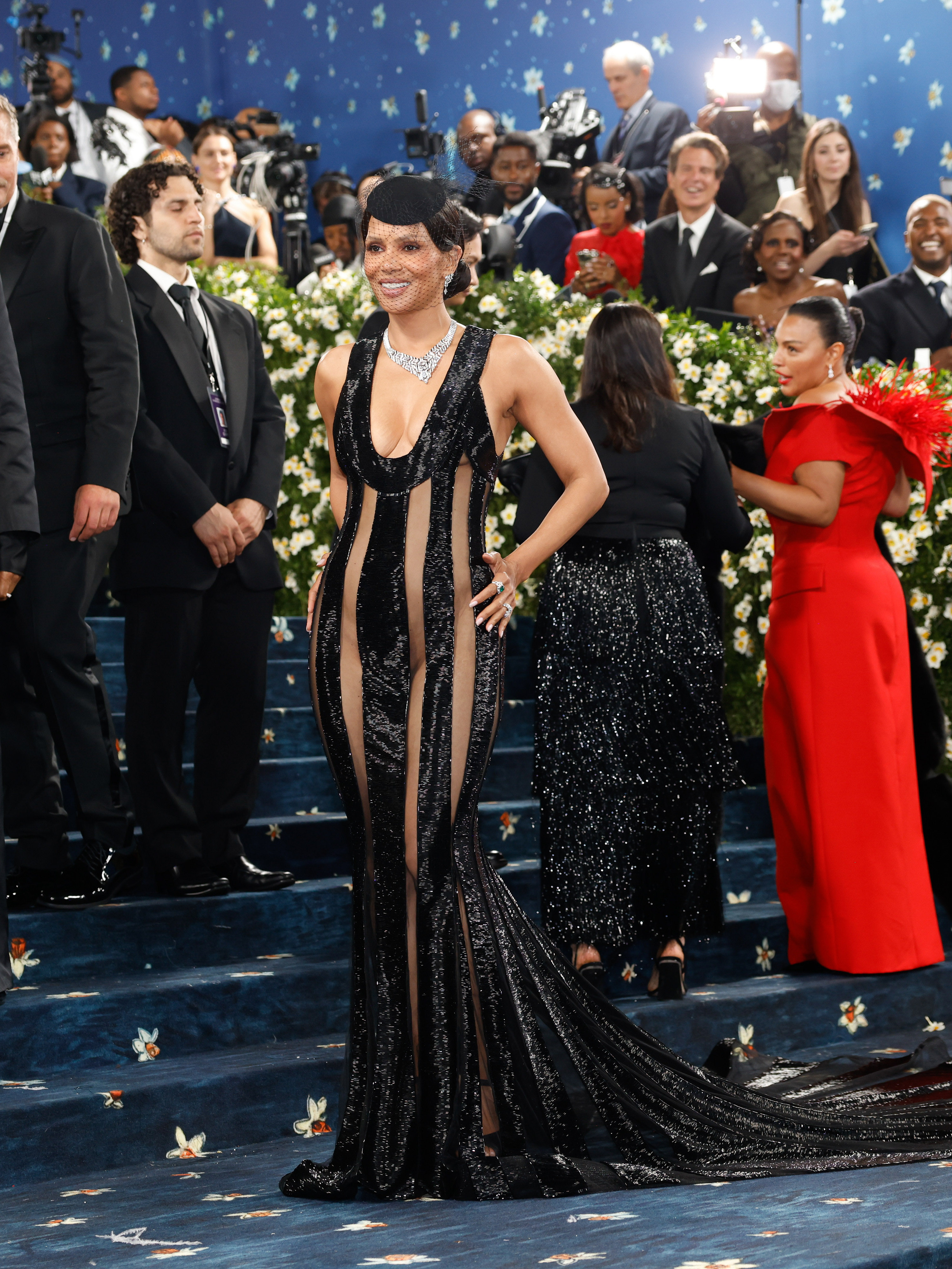 596486073_halleberry2025metgala130.jpg
