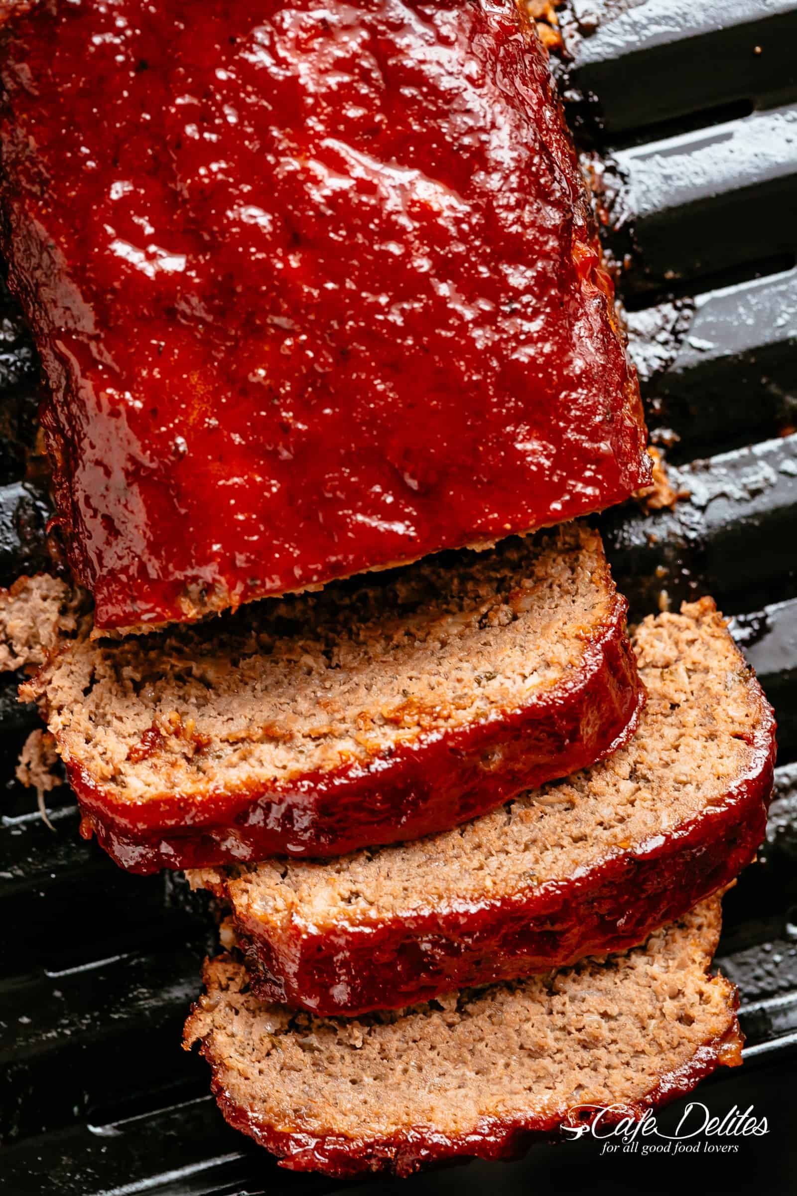 How to make the best tender and juicy Meatloaf with a delicious shiny glaze! Cheap, easy and quick to prepare, let the oven do all the work for you! The whole family goes crazy over each slice of this meatloaf recipe. PLUS... take advantage of leftovers and turn them into the best meatloaf sandwiches! | cafedelites.com