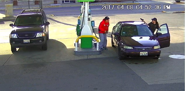 402E8BB300000578-4494274-image-m-56_1494470837995.jpg
