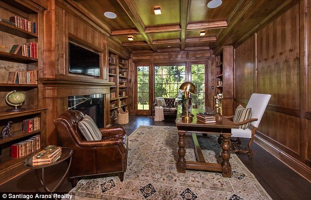 1415206629489_wps_13_Michael_Strahan_House_Rea.jpg