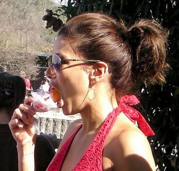 hot_chicks_chompin_29.jpg