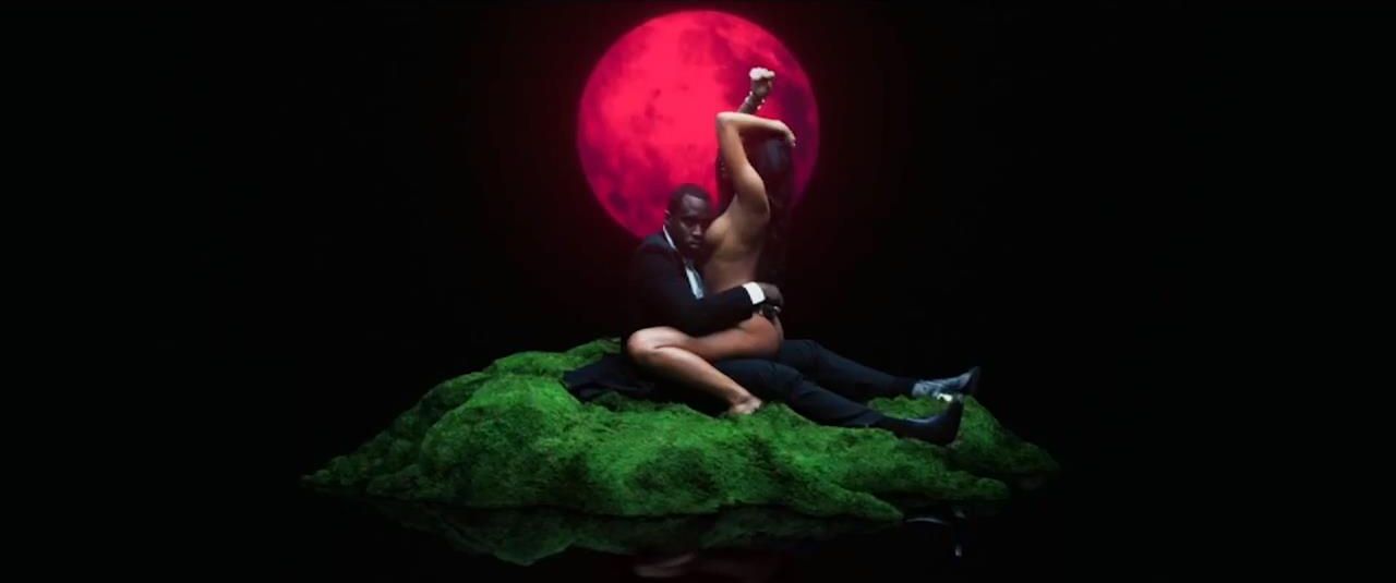 Cassie-Ventura-Topless-13.jpg