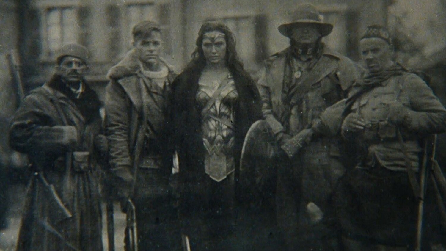 zack-snyder-shares-unused-wonder-woman-photo-that-would-have-her-movie-origin-story.jpg