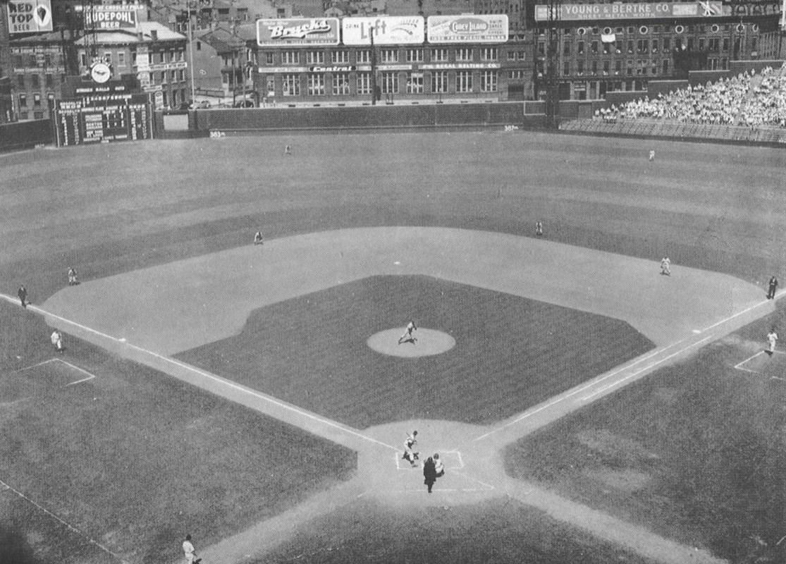 Crosley-Field-1940.jpg