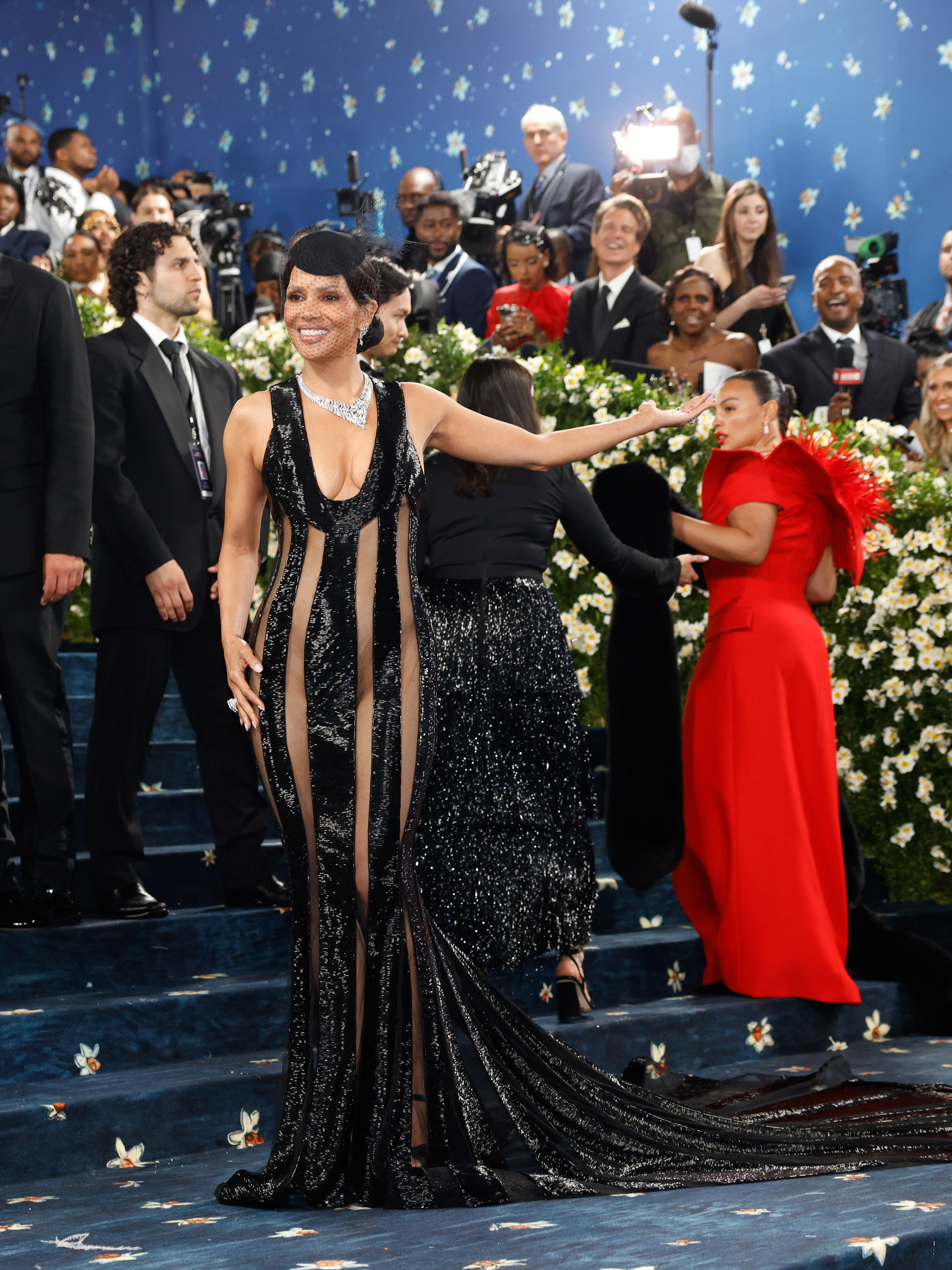 596486074_halleberry2025metgala131.jpg