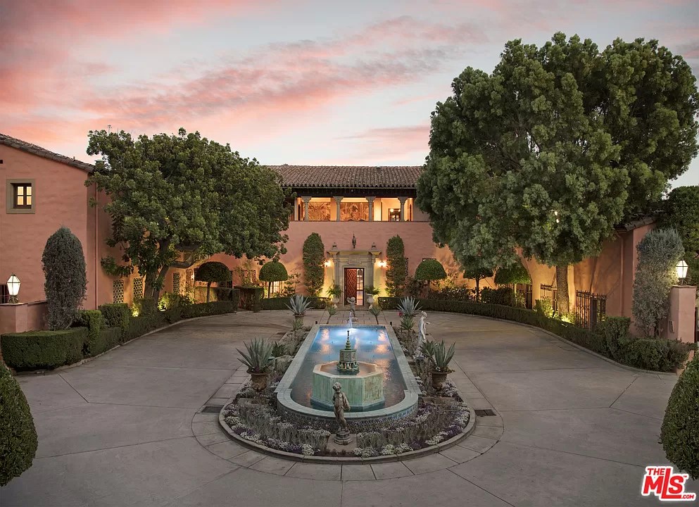 crazyluxuryhomes.com