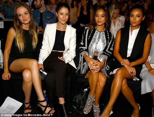 article-2744024-210E3B4000000578-446_634x479.jpg