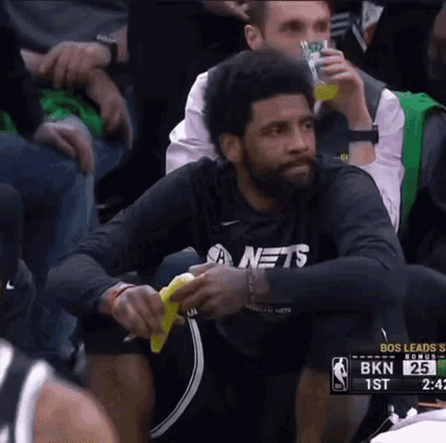 kyrie-kyrie-banana.gif