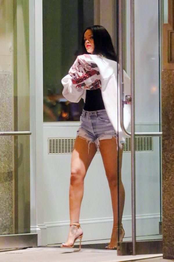 4009334cf3751b05509477e45e29bf99--rihanna-legs-rihanna-fenty.jpg