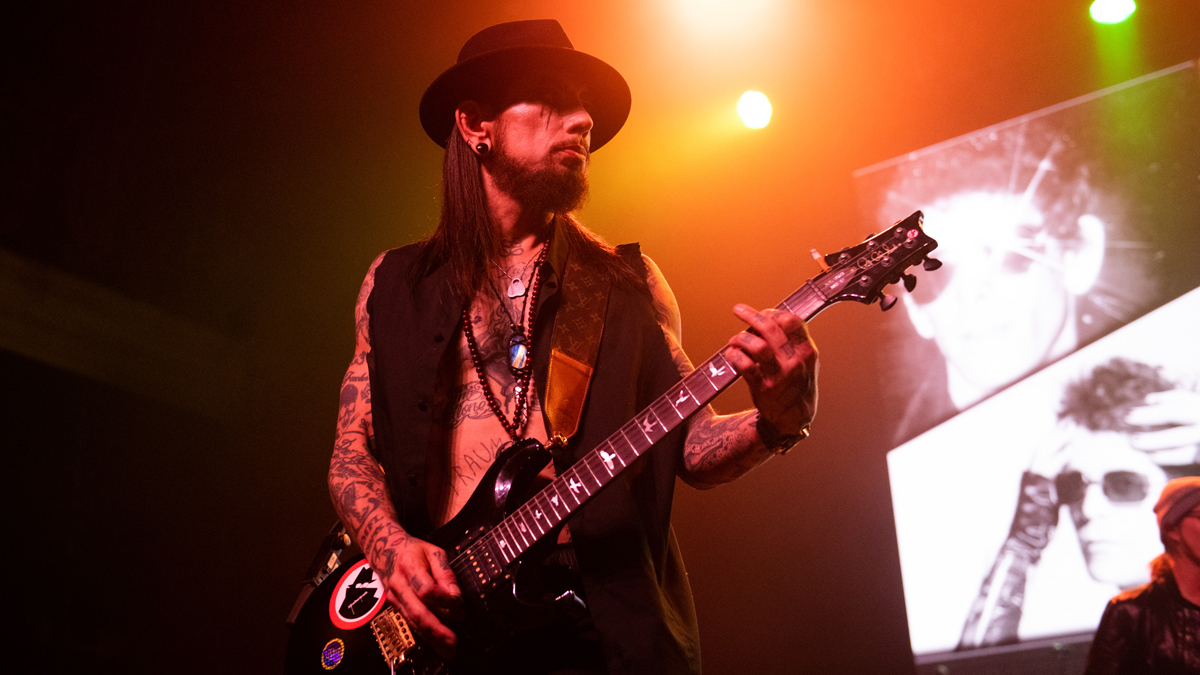 www.guitarworld.com