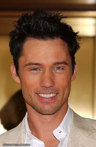 Jeffrey-Donovan-jeffrey-donovan-1461746-333-512.jpg