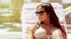 tumblr_osaggv34DP1tf18xto1_r2_250.gif