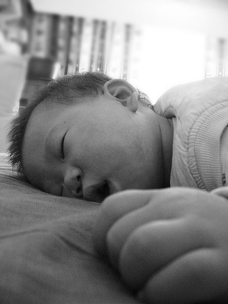 450px-Baby_sleeping.jpg