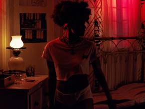 thumb3_zazie_beetz_d71d8d.jpg