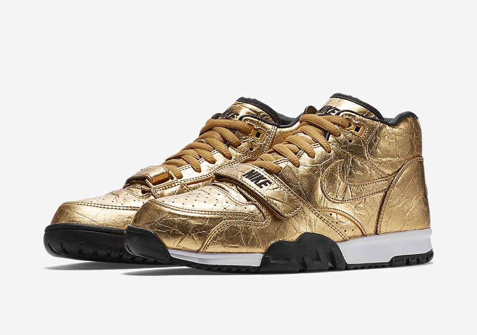 nike-air-trainer-1-gold-superbowl-50.jpg