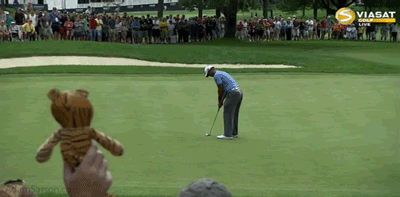 08-02-13-tiger-birdie-putt-10.gif