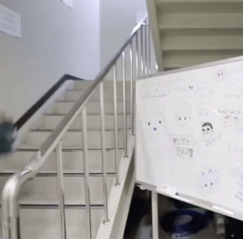 seungyoun-seungyoun-stairs.gif