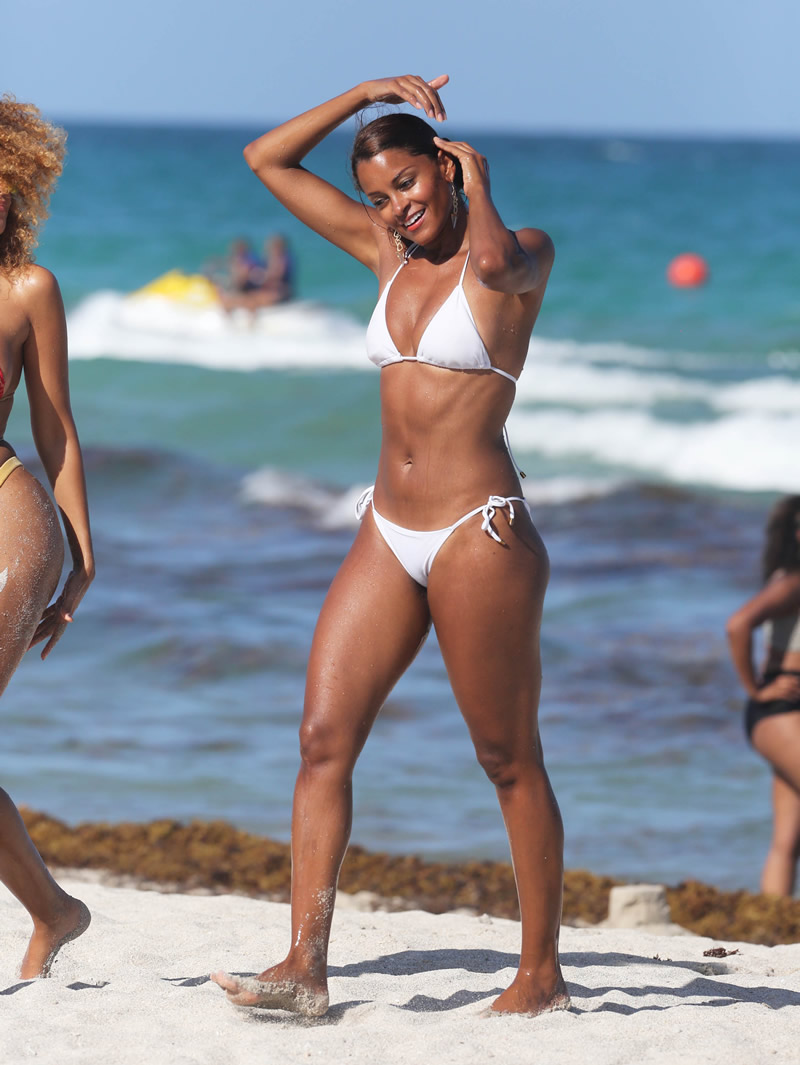 Claudia-Jordan-in-a-Bikini-141.jpg