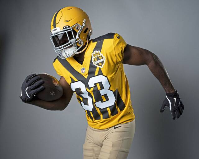 8700316_web1_gtr-Steelersthrowback3-072225.jpg