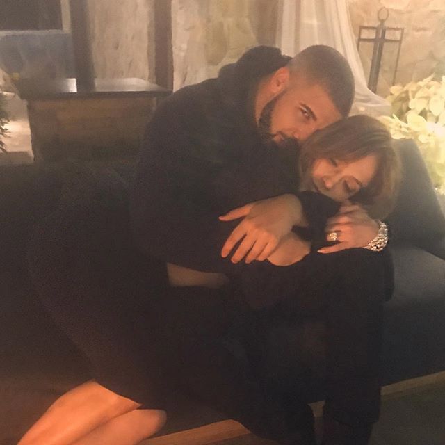 00-holding-drake-jlo.jpg