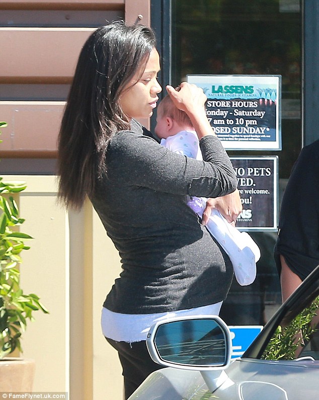 1411515216857_wps_38_Picture_Shows_Zoe_Saldana.jpg
