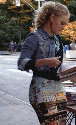 668ecbb89b25448a536b513b83112862.245x400x53.gif