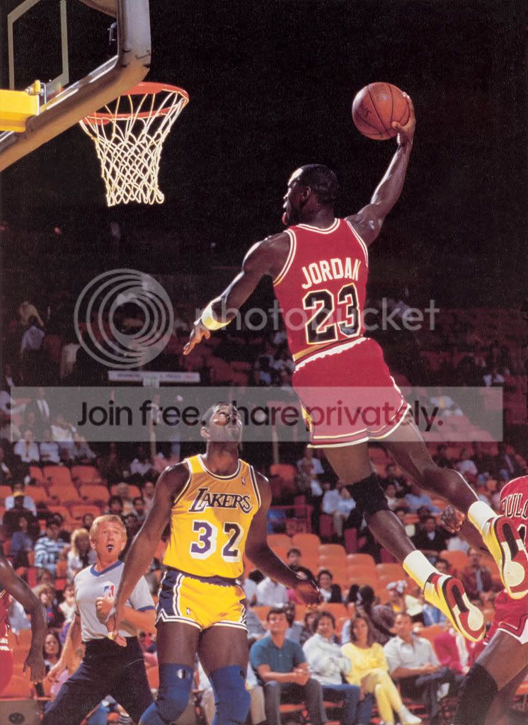 8586LakersMagicTomahawk.jpg