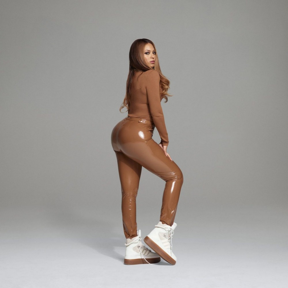 BeyonceIPC2021Outs10.jpg