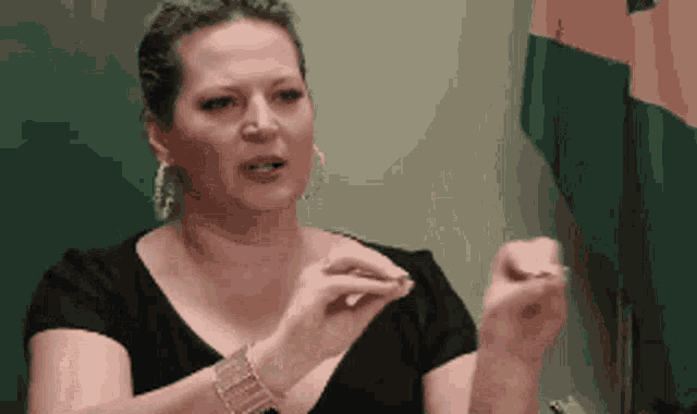 pitowontwt-talking-with-hands.gif