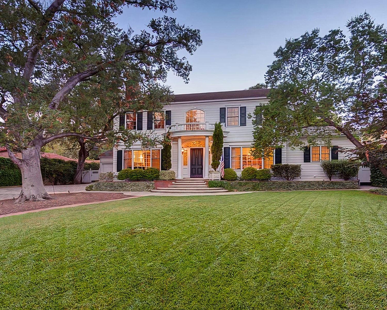 crazyluxuryhomes.com