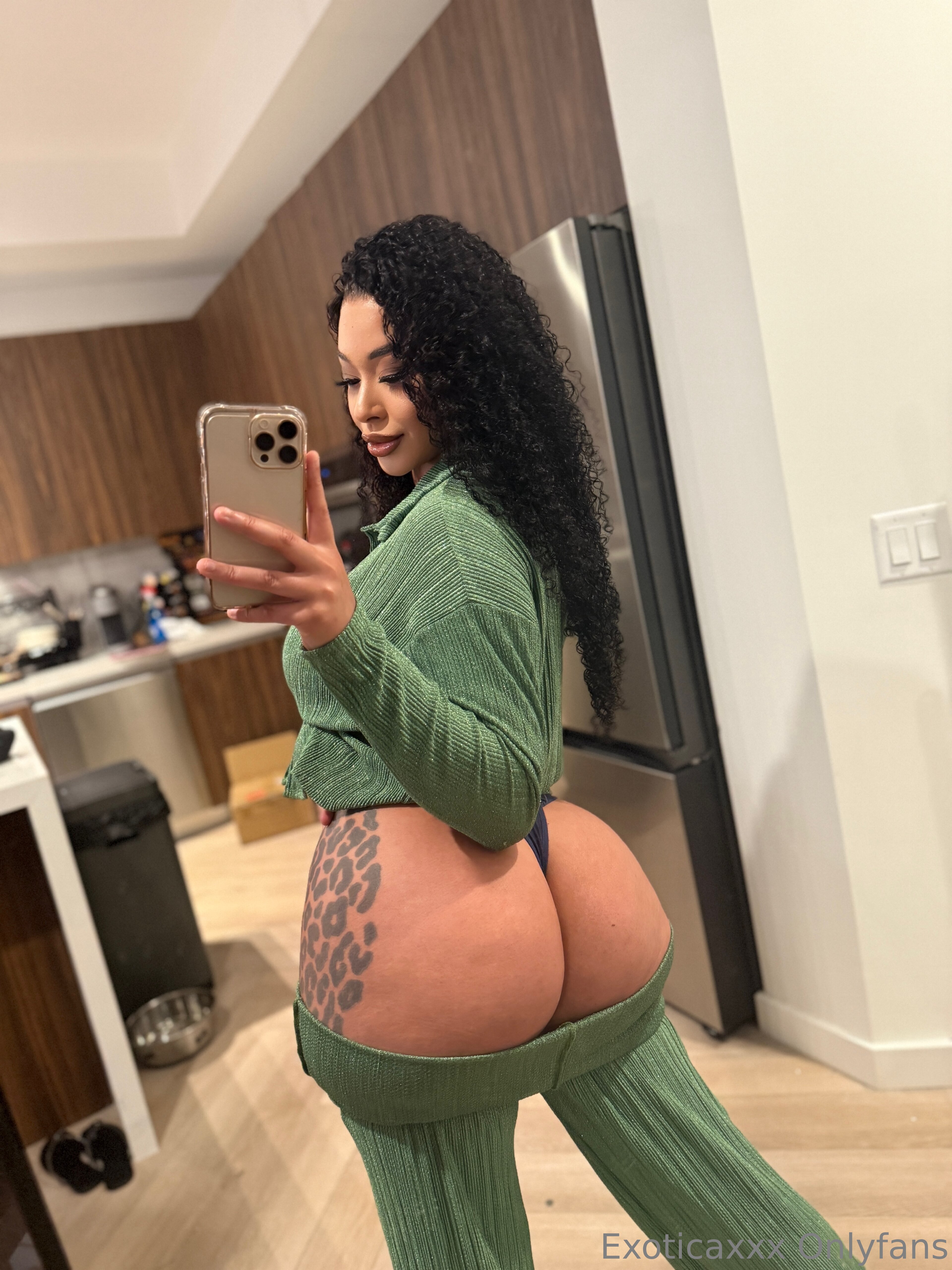 LOOKING-FOR-OnlyFans_1737024672755479c2ae0e86f2b68.jpg