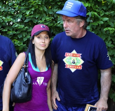 alec-baldwin-hilaria-thomas-casual.jpg