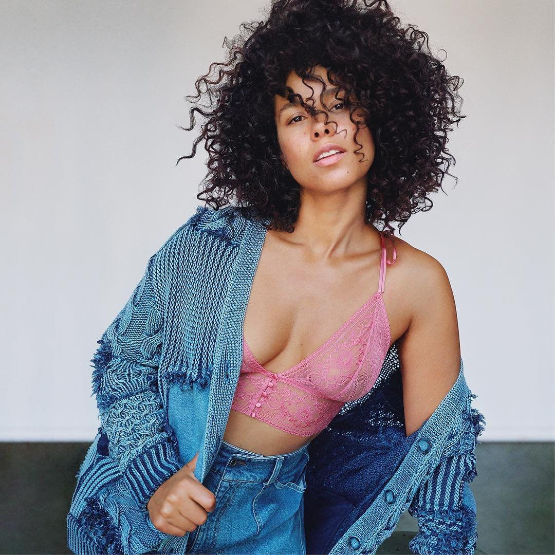 Alicia-Keys-See-Through.jpg