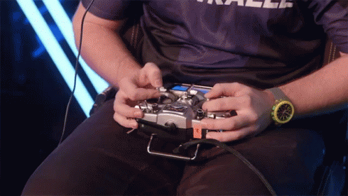 drone-remote-control-drl-allianz.gif