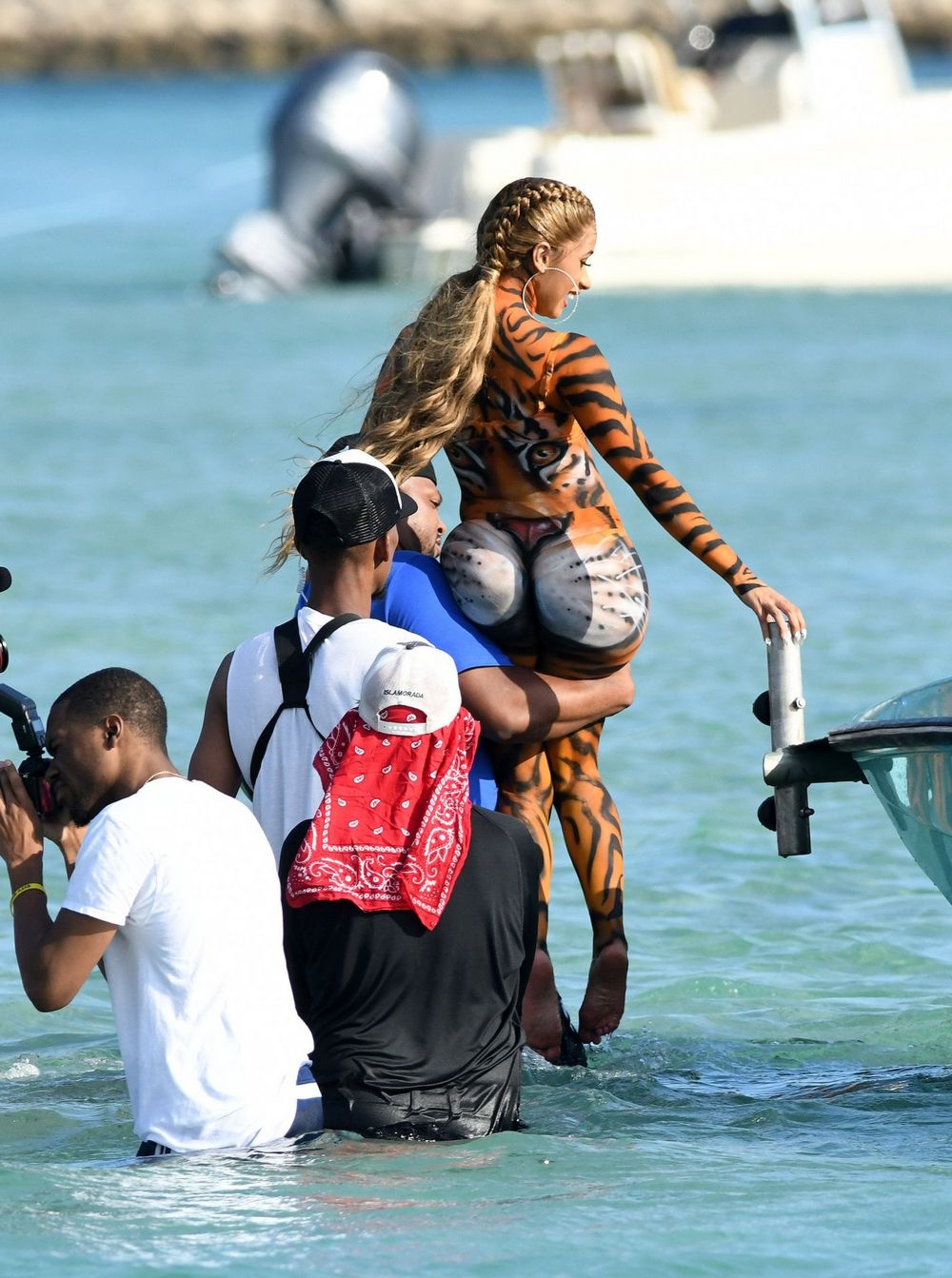 CardiBTigerBodyPaint8.jpg