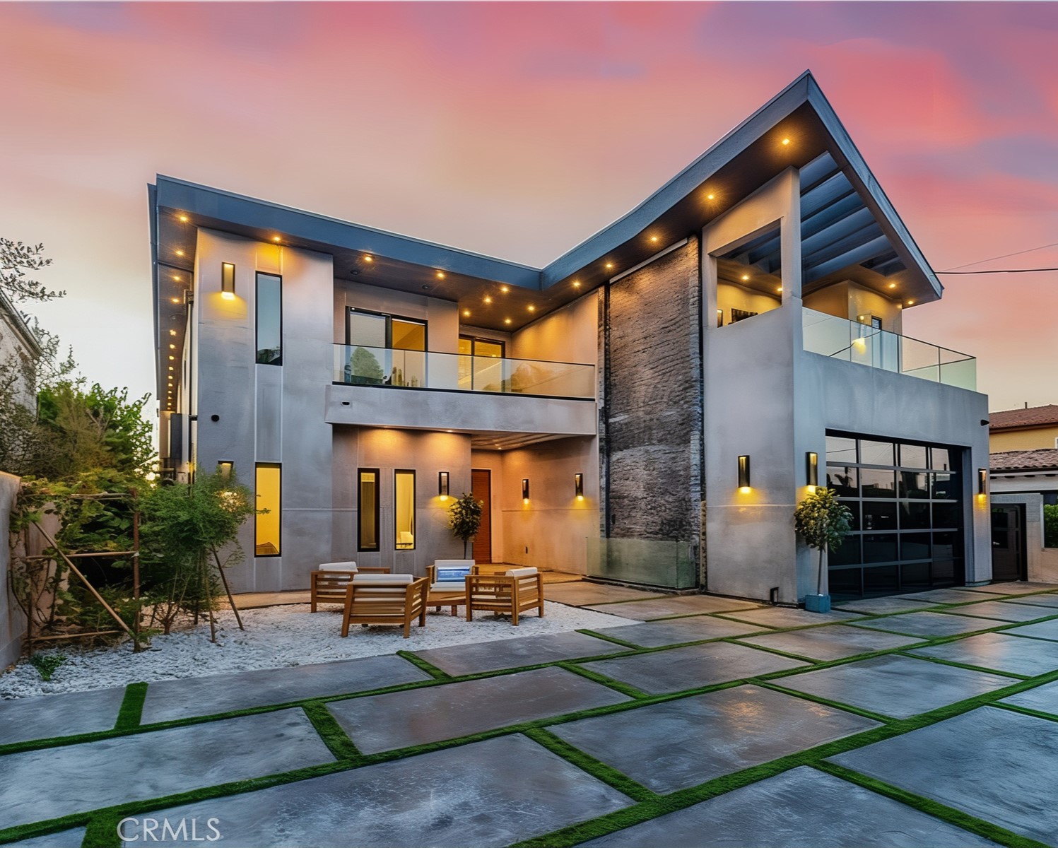 crazyluxuryhomes.com