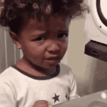 little-girl-eww-reaction-4fndskvs0c2bguu5.gif