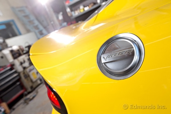 2013_srt_viper_det_fe_1211121_600.jpg
