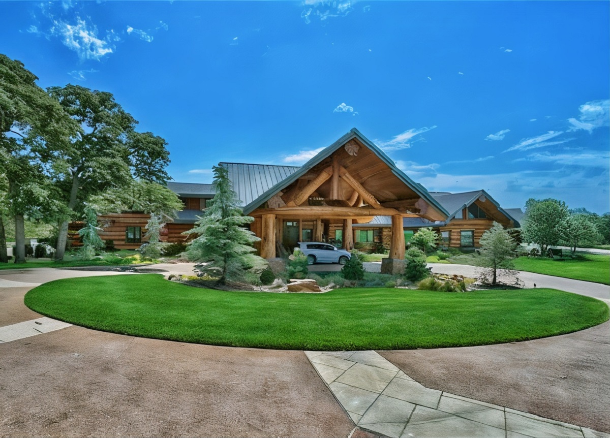 crazyluxuryhomes.com