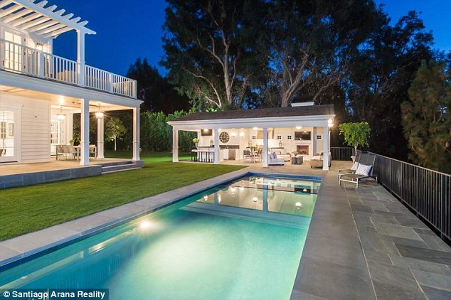 1415206745809_wps_21_Michael_Strahan_House_Rea.jpg