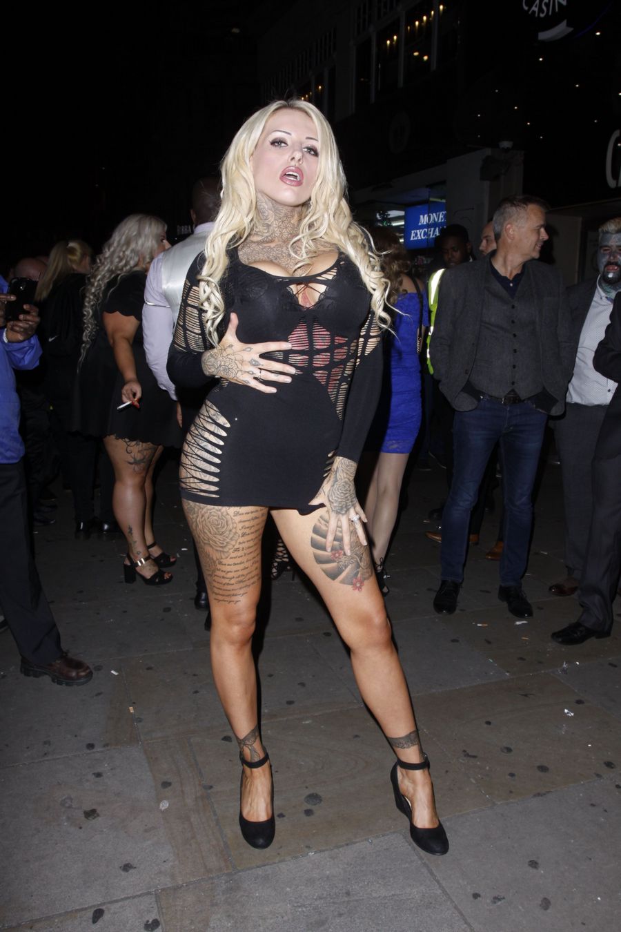 PaulRaymondAwards2017Cleavage5.jpg