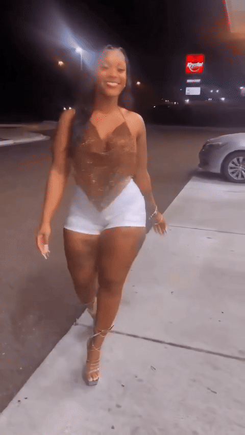 yybi4aubnllf1.gif